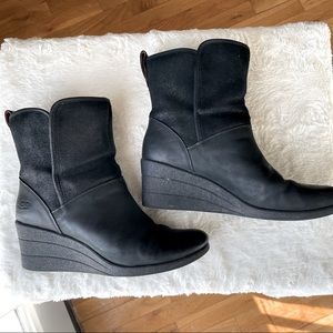 🌸HP🌸 Ugg Australia Renatta Waterproof Wedge Boot
